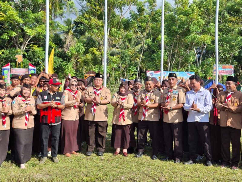 Wakil Bupati, Surya Lapasiri Pimpin Upacara Pembukaan Perkemahan Satuan Karya Bakti Husada di SMK Negeri Ampana Kota.