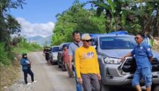 Bupati Ilham Lawidu Meninju Ruas Jalan Penghubung Desa Uematopa Kecamatan Ulubongka dan Desa Bulan Jaya Kecamatan Ampana Tete.