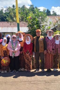 Wabup Touna Hadiri Peringatan HUT Desa Molowagu Yang di Rangkaikan Dengan Syukuran Pesta Rakyat