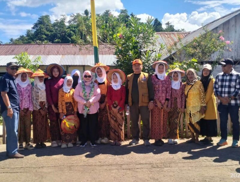 Wakil Bupati, Surya Lapasiri Menghadiri Peringatan HUT Desa Molowagu Kecamatan Batudaka.