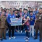 Gubernur Sulteng, Anwar Hafid Didampingi Bupati Touna, Ilham Lawidu Menutup Turnamen Berani Cup di Lapangan Stamina Ampana.