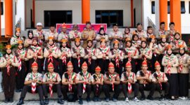 Wabup Touna Surya Lapasiri Selaku Ketua Kwartir Melepas Kontingen Gerakan Pramuka Untuk Mengikuti Jambore Nasional XII di Cibubur Jakarta Timur.