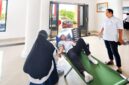 Kepala BPKAD Touna, Rismanto Laide Saat Melakukan Donor Darah.