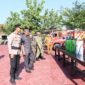 Kapolres Touna, AKBP Yanna Djayawidya Didampingi Sekda Touna Saat Melakukan Pemeriksaan Kepada Pesonil.