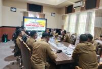 Kepala Dinas Pendidikan dan Kebudayaan Tojo Una-Una, Aspan Taurenta Memimpin Rapat Konsultasi Publik.