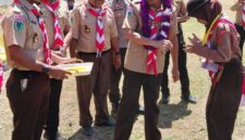 Bupati Ilham Lawidu Saat Menghadiri Kemah Kembara di Desa Olilan Kecamatan Walea Kepulauan Dalam Rangka Memperingati Hari Pramuka Ke-65 Tahun.