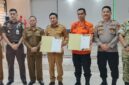 Bupati Touna, Ilham Lawidu Bersama Kepala KPP Palu Muh.Rizal Saat Menandatangani Nota Kesepahaman.