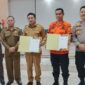 Bupati Touna, Ilham Lawidu Bersama Kepala KPP Palu Muh.Rizal Saat Menandatangani Nota Kesepahaman.