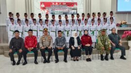 Wabup Touna, Surya Lapasiri Kukuhkan 33 Anggota Paskibraka Yang Akan Bertugas Mengibarkan Bendera Merah Pada Upacara Hari Kemerdekaan Republik Indonesia Ke-81 Tahun.