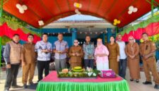 Wakil Bupati Touna, Surya Lapasiri Saat Menghadiri Peringatan HUT Ke-69 SMP Negeri 1 Ampana Kota.
