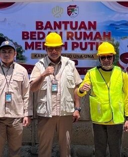 Bupati Serahkan Bantuan Bedah Rumah Merah Putih di Kecamatan Tojo Barat