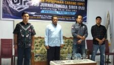 Asisten II Bidang Perekonomian dan Pembangunan Sekretariat Daerah Kabupaten Tojo Una-Una, Mohammad Asrar Mohamad Ali Saat menghadiri pelantikan Pengurus Dewan Pimpinan Cabang (DPC) Pro Jurnalismedia Siber.