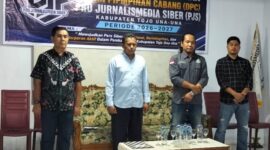 Asisten II Bidang Perekonomian dan Pembangunan Sekretariat Daerah Kabupaten Tojo Una-Una, Mohammad Asrar Mohamad Ali Saat menghadiri pelantikan Pengurus Dewan Pimpinan Cabang (DPC) Pro Jurnalismedia Siber.
