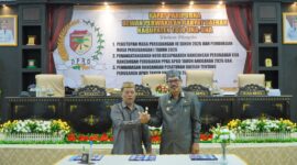 Ketua DPRD Gusnar Suleman Bersama Sekda Touna Alfian Matajeng Saat Melakukan Penandatanganan Nota Kesepakatan Rancangan Perubahan KUA dan Rancangan Perubahan PPAS APBD Tahun Anggaran 2026.