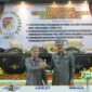 Ketua DPRD Gusnar Suleman Bersama Sekda Touna Alfian Matajeng Saat Melakukan Penandatanganan Nota Kesepakatan Rancangan Perubahan KUA dan Rancangan Perubahan PPAS APBD Tahun Anggaran 2026.