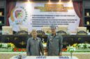 Sekda Touna, Alfian Matajeng Bersama Ketua DPRD Gusnar Suleman Saat Menandatangani Nota Kesepakatan Rancangan Perubahan KUA dan PPAS Perubahan APBD.