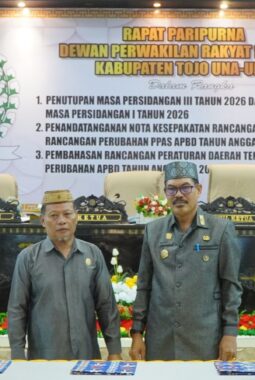 Sekda Touna Hadiri Paripurna Penandatanganan Nota Kesepakatan KUA dan PPAS Perubahan APBD