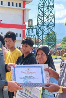 Pemda Touna Serahkan Bantuan Pangan Daerah Melalui Program Berani Sejahtera