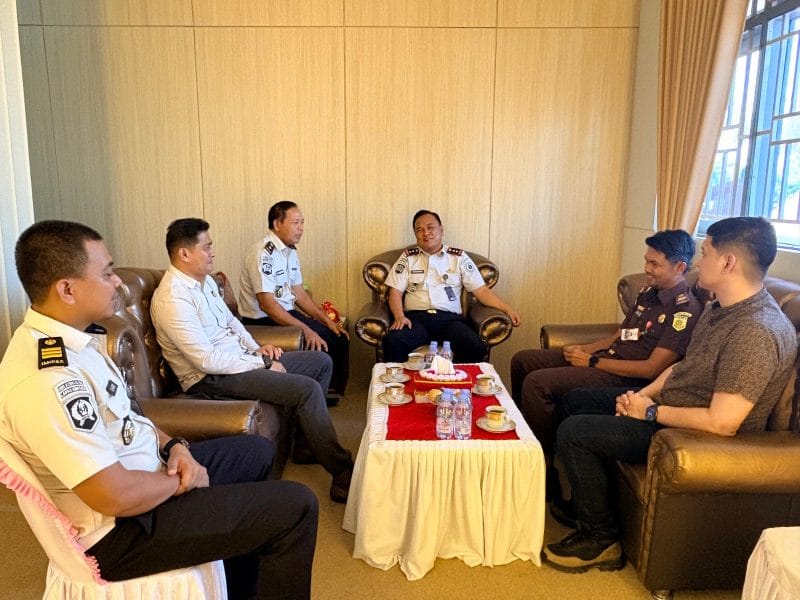 Kalapas Ampana, Febriansyah Saat Menerima Kunjungan Kejari Touna Baru David Razi Bersama Para Kasi.