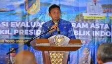 Bupati Touna, Ilham Lawidu Saat Memberikan Sambutan Pada Rapat Koordinasi Evaluasi Asta Cita.