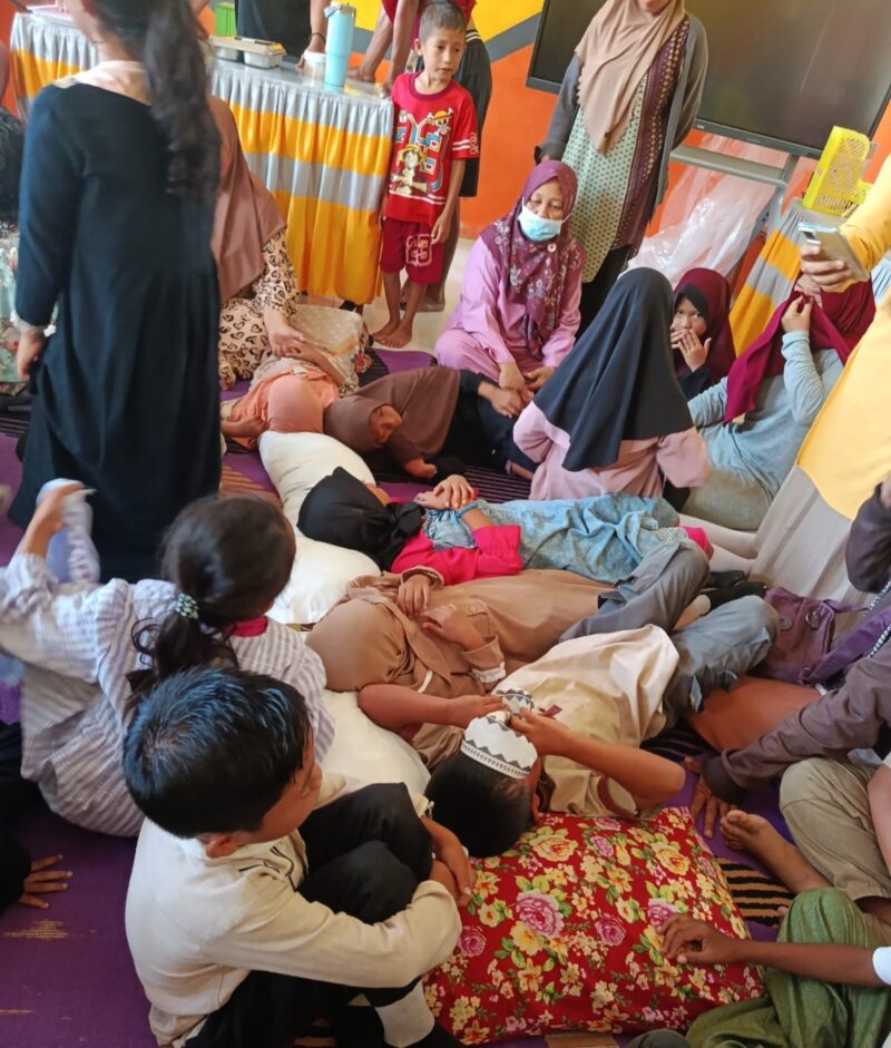 Para Siswa SDN Desa Tatari Kecamatan Tojo Barat Saat Mengalami Keracunan Usai Konsumsi MBG