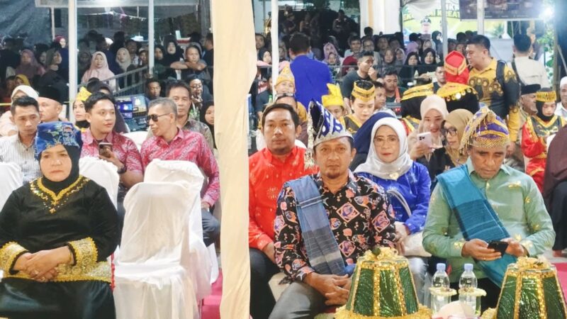 Bupati Ilham Lawidu Bersama Wakil Bupati Surya Lapasiri Saat Menghadiri Pembukaan Festival Bakulupi.