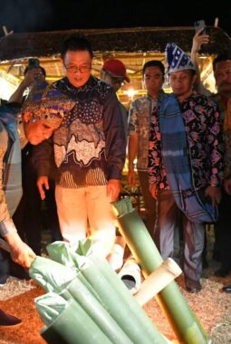 Jejak Adat di Bumi Sivia Patuju, Gubernur Jalani Prosesi Sakral Baku Lupi