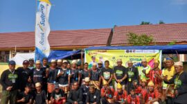 Para Peserta Yang Mengikuti Lomba Gasing Tradisional di Festival Baku Lupi.