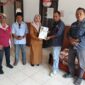 Ketua DPC PJS Touna, Abd. Haris Wartabone Bersama Anggota Saat Menyerahkan Dokumen Organisasi Ke Kesbangpol.
