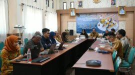 Sekda Touna Alfian Matajeng Memimpin Rapat FGD RDTR dan KLHS di Ruang Rapat Kantor Bupati.