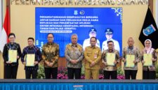 Bupati Ilham Lawidu saat menghadiri penandatanganan kesepakatan bersama antar daerah dan perjanjian kerjasama replika sistem integrasi geospasial informasi tanah dan pajak di Puspemkot Tangsel.