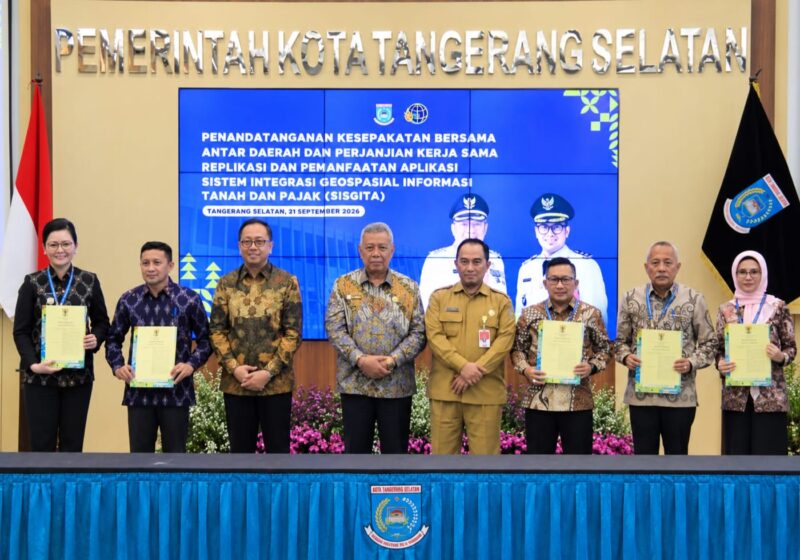 Bupati Ilham Lawidu saat menghadiri penandatanganan kesepakatan bersama antar daerah dan perjanjian kerjasama replika sistem integrasi geospasial informasi tanah dan pajak di Puspemkot Tangsel.