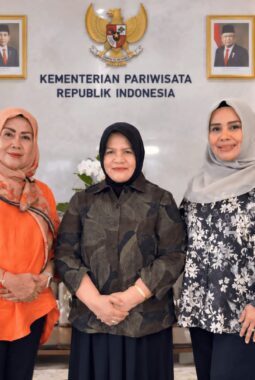 Wabup Touna Kunjungi Kementerian Pariwisata Bahas Persiapan Word Travel Market London