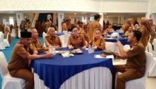 Bupati Touna, Ilham Lawidu Saat Menghadiri Rapat Koordinasi Percepatan Program 3 Juta Rumah di Rujab Gubernur Sulteng.