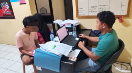 Seorang Pemuda Berinisial SP (28) tahun Warga Desa Taningkola Saat di Amankan dan di Mintai Keterangan di Polres Touna.
