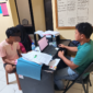 Seorang Pemuda Berinisial SP (28) tahun Warga Desa Taningkola Saat di Amankan dan di Mintai Keterangan di Polres Touna.