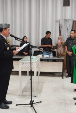 Sekda Touna Lantik dan Mengambil Sumpah Jabatan Pimpinan Tinggi Pratama