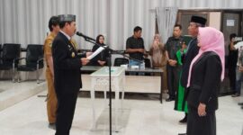 Sekda Alfian Matajeng Saat Mengambil Sumpah Jabatan Pimpinan Tinggi Pratama.