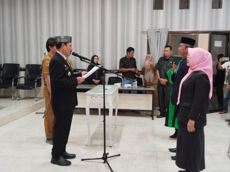 Sekda Alfian Matajeng Saat Mengambil Sumpah Jabatan Pimpinan Tinggi Pratama.