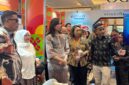 Menteri Pariwisata Widiyanti Putri Wardhana mengunjungi boot Pemda Touna dalam ajang WITF di JIEXPO Kemayoran Jakarta, Kamis (15/10/2026).