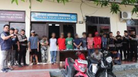 14 orang pelaku narkoba beserta alat hisap berhasil di amanakan di Polres Touna.