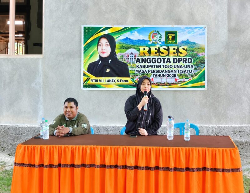 Anggota DPRD Touna, Fitri Lahay gelar reses di dua titik, yakni Desa Kajuwou dan Desa Sansarino.