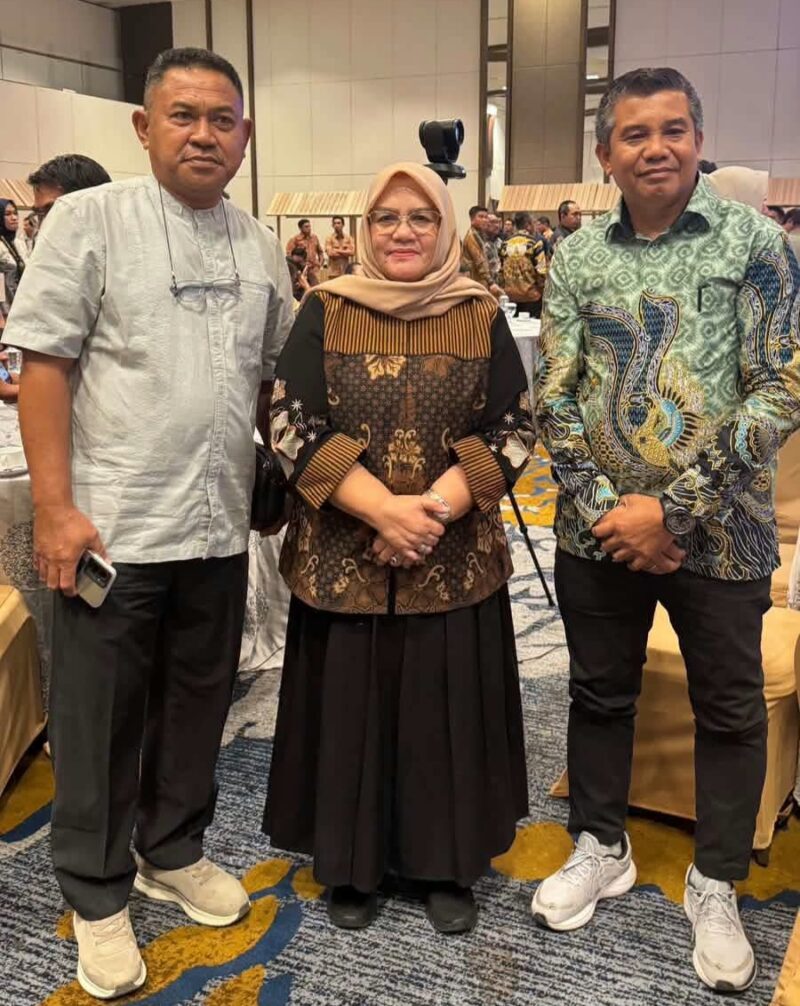 Wakil Bupati, Surya Lapasiri didampingi Kadis PUPR Aspan Supu saat menghadiri rakor dan komitmen bersama percepatan penyusunan RDTR di Makassar Sulawesi Selatan.