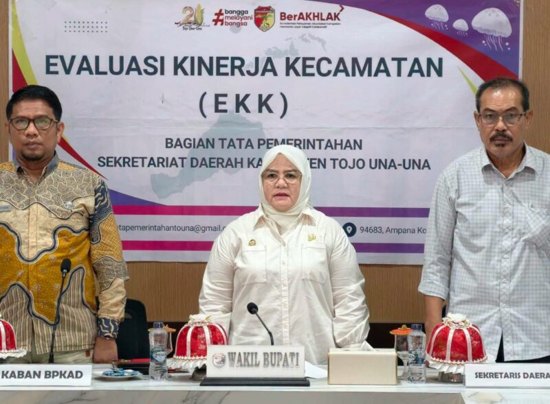 Wabup Touna, Surya Lapasiri hadir sekaligus membuka uji kompetensi camat dalam rangka evaluasi kinerja kecamatan, bertempat di ruang rapat kantor bupati, Kamis (29/10/2026).